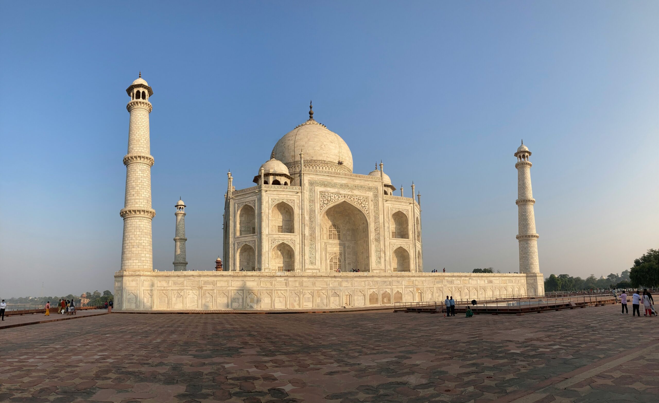 découvrez les merveilles du monde avec wonders, un tour du monde époustouflant à travers les plus beaux sites et monuments.