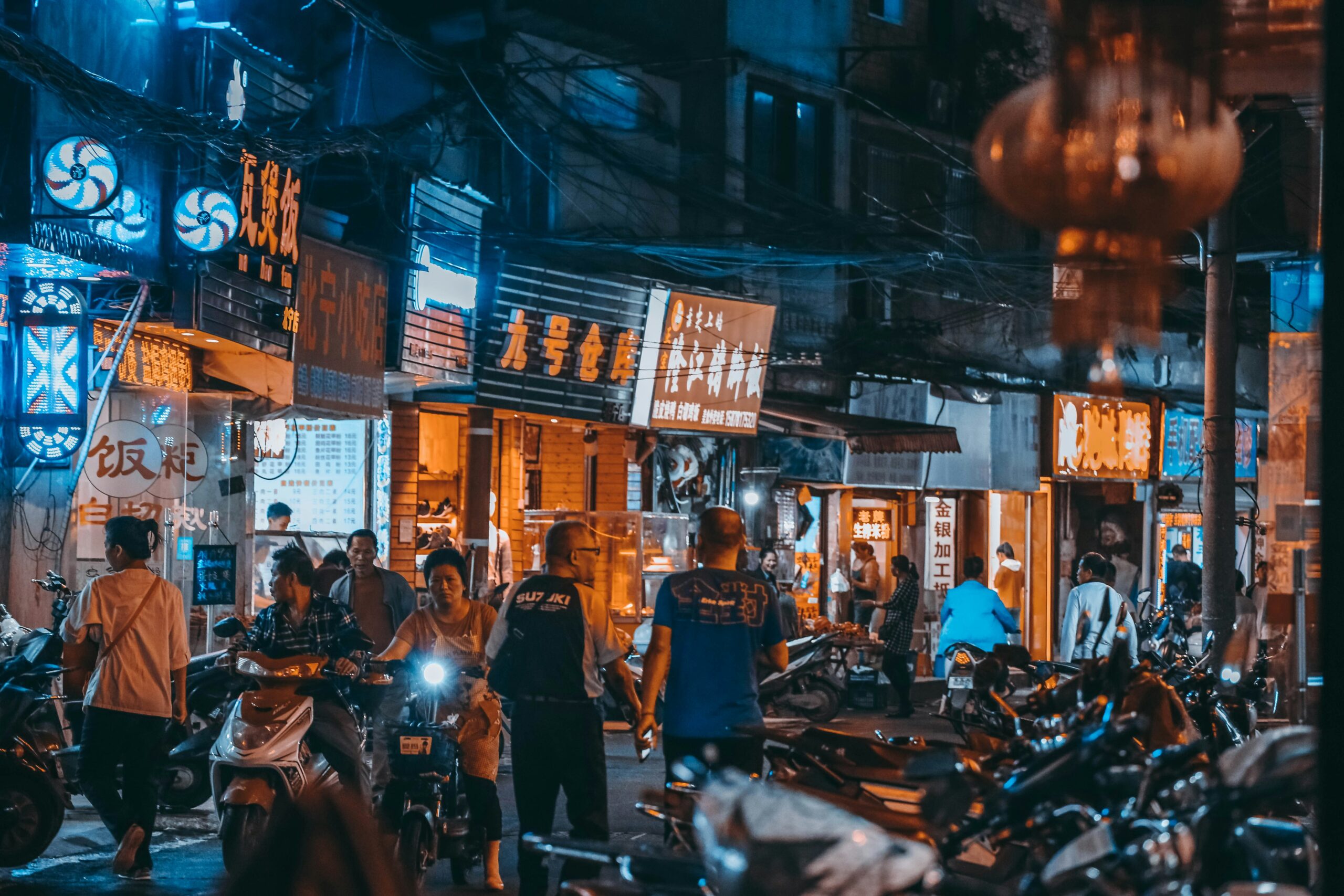 découvrez nanning, une ville dynamique et cosmopolite de chine, entre modernité et traditions, avec ses nombreux parcs, sa cuisine raffinée et ses festivals colorés.