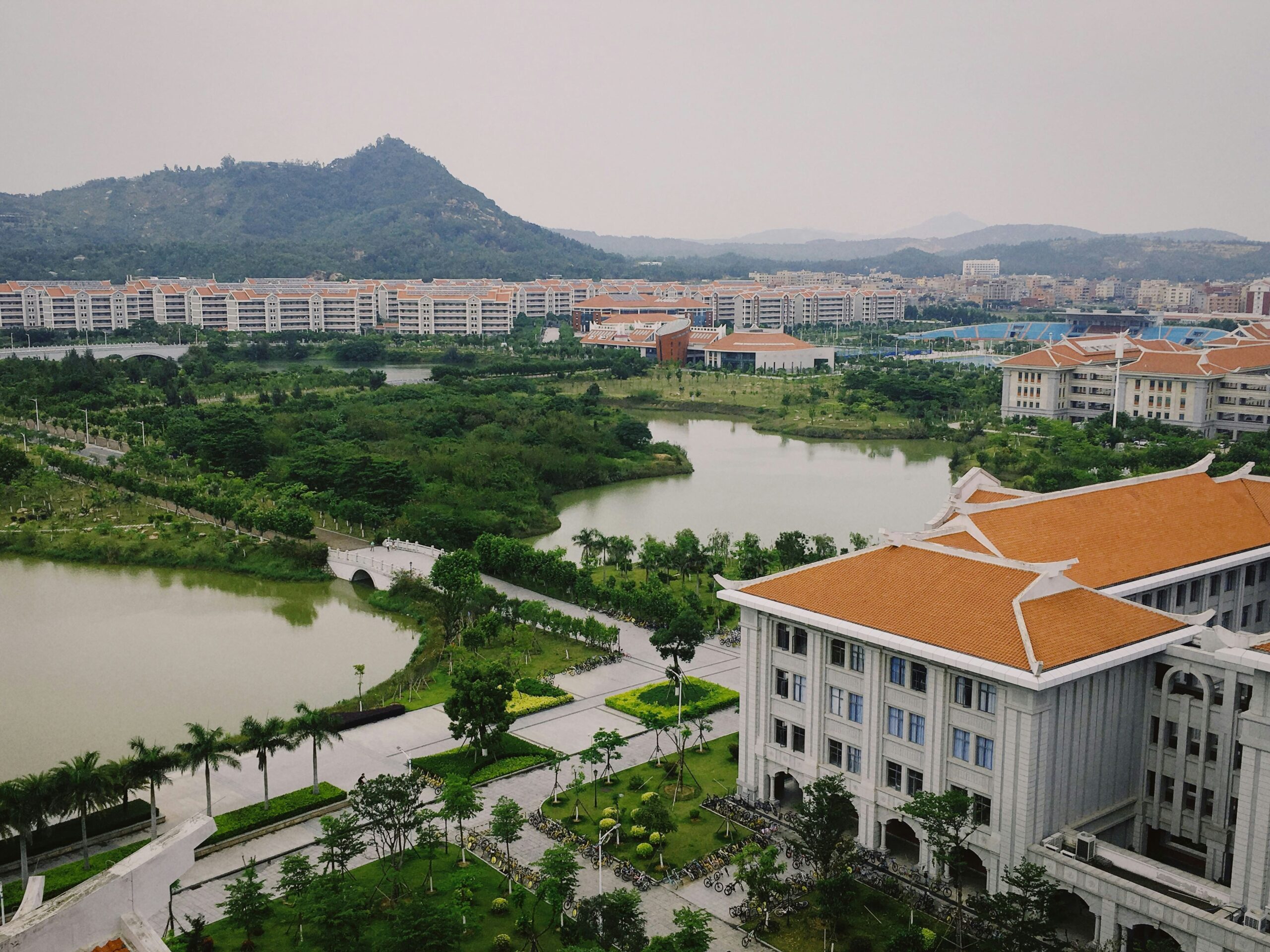 découvrez xiamen, une ville côtière chinoise riche en histoire, en culture et en paysages pittoresques.