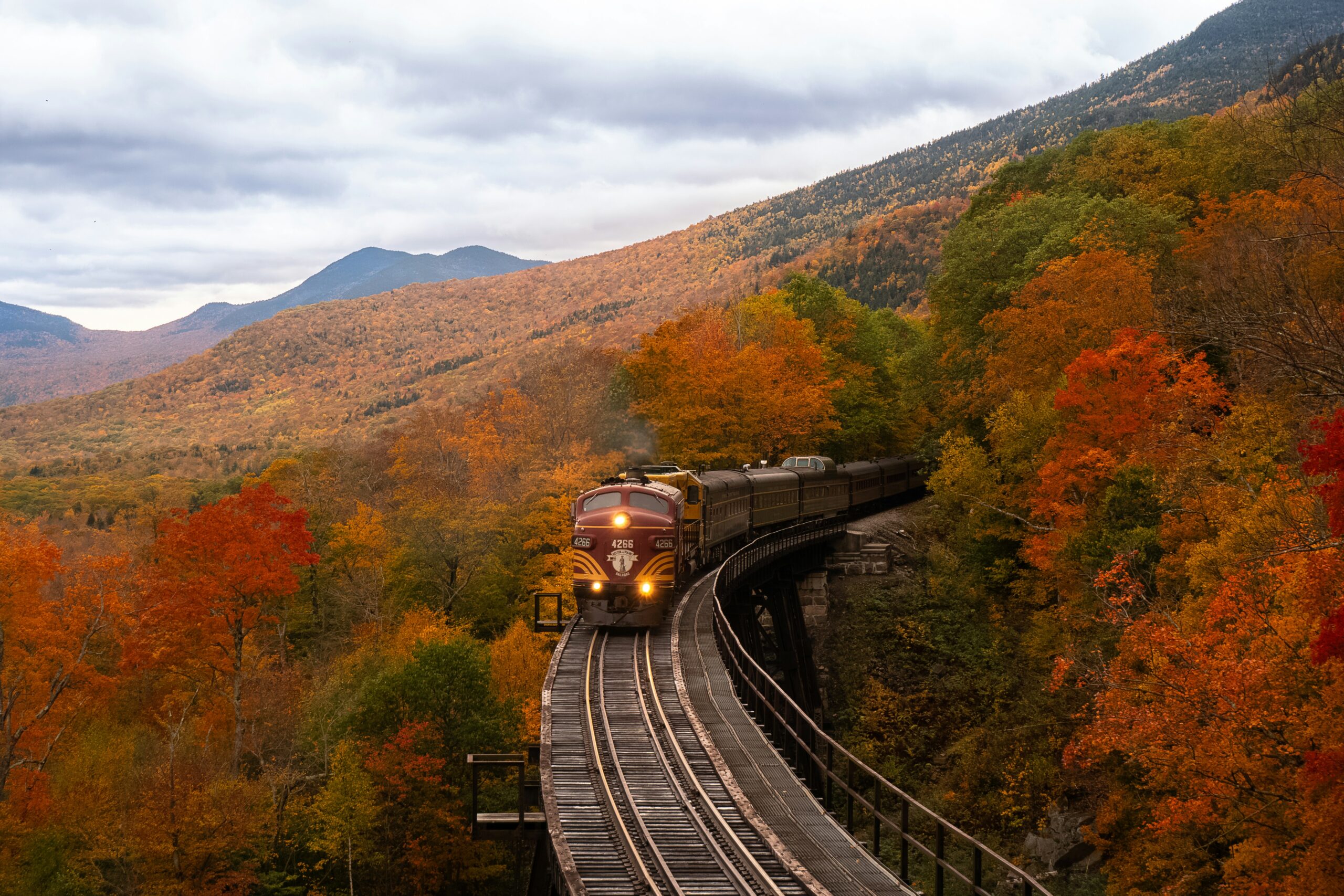 découvrez le plaisir du voyage en train avec notre guide sur les voyages en train : conseils, destinations, et expériences uniques.