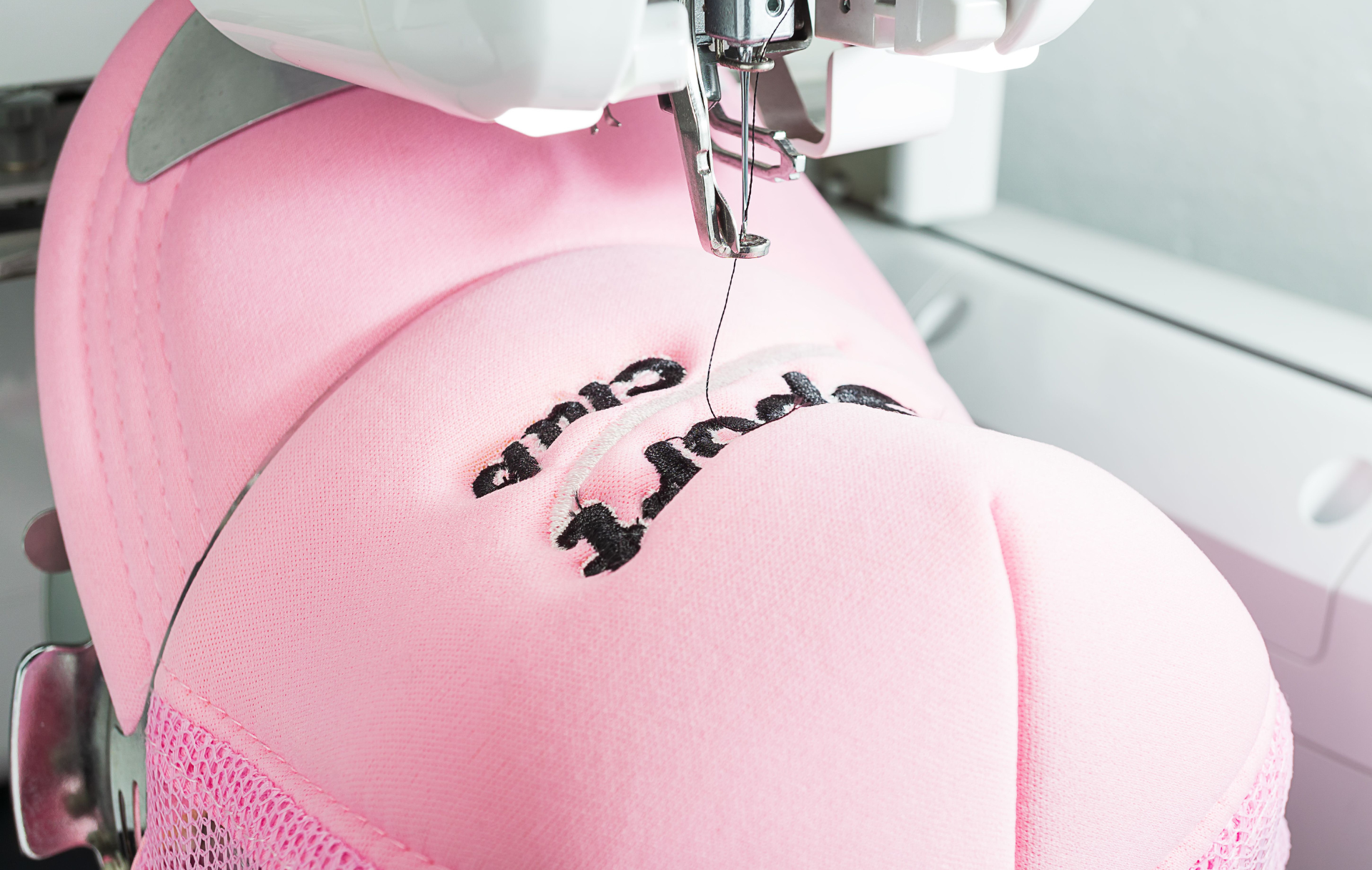 logo brodé sur une casquette