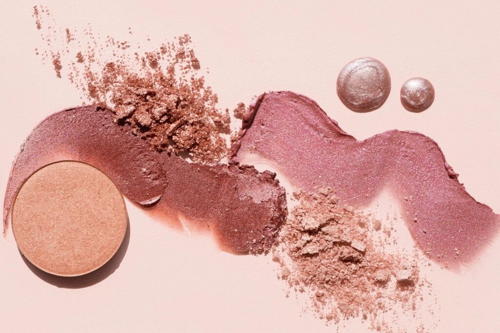 Sélection élégante de produits cosmétiques pour le visage, le corps et les cheveux