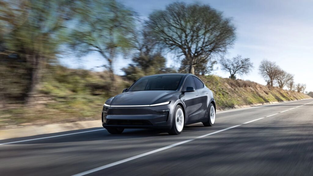 Berline électrique Tesla en version Propulsion comparée à une finition Premium